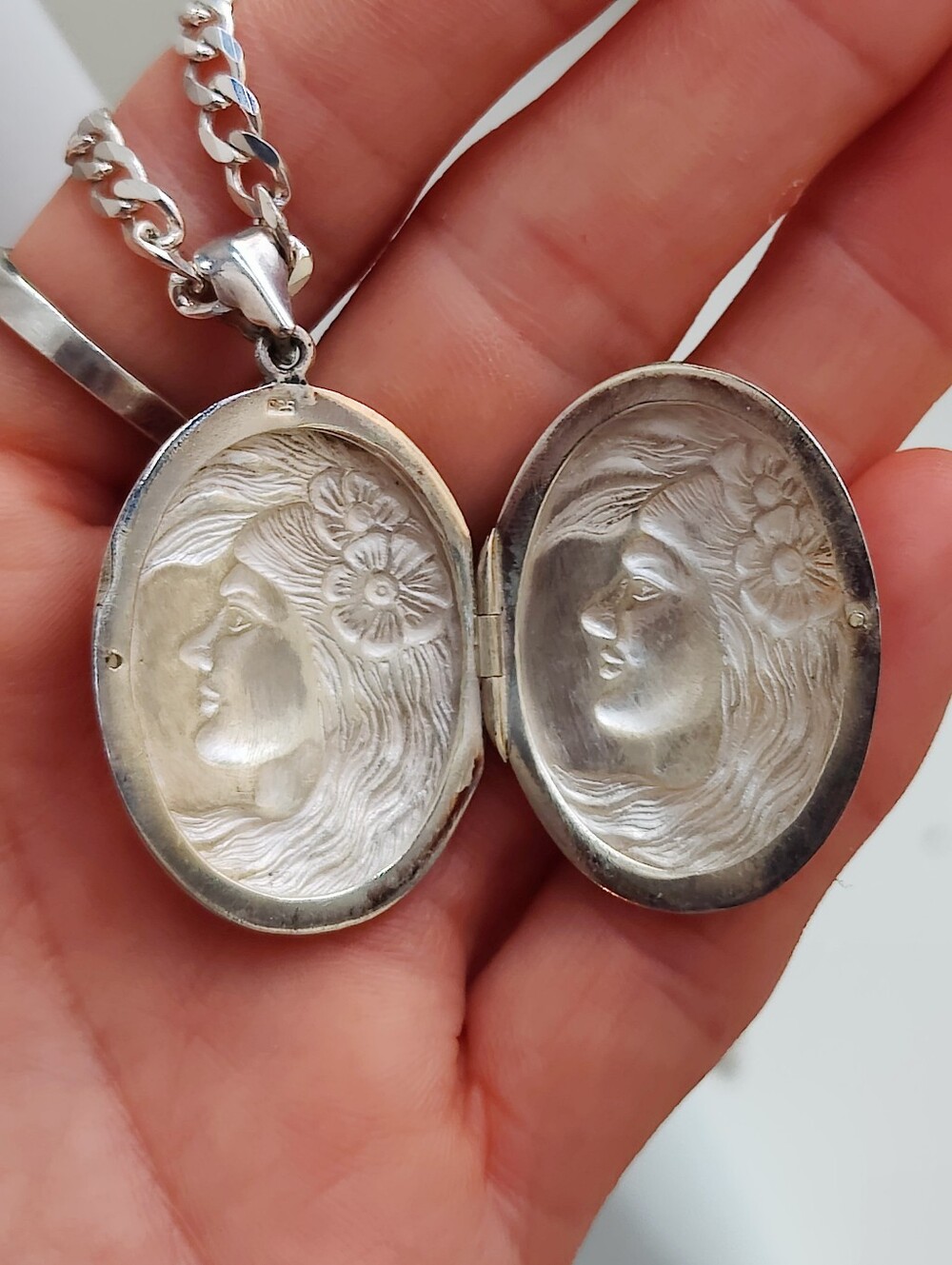Vintage Heavy sterling Art Nouveau Goddess Locket Pendant Necklace - Picture 7 of 9